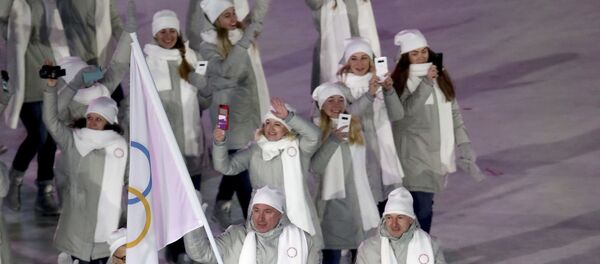 Olimpijski sportisti iz Rusije tokom ceremonije otvaranja Zimskih olimpijskih igara u Pjongčangu Olimpijski sportisti iz Rusije tokom ceremonije otvaranja Zimskih olimpijskih igara u Pjongčangu - Sputnik Srbija