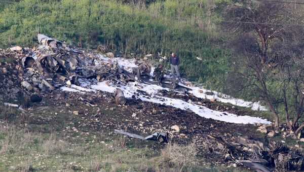 Ostaci aviona F-16 izraelskih vazduhoplovnih snaga koji se srušio u blizini izraelskog sela Harduf - Sputnik Srbija