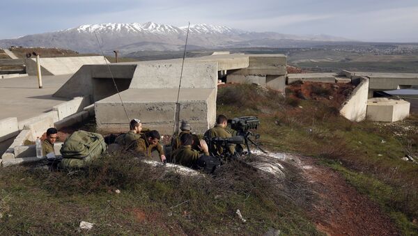 Израелски војници на положајима на Голанској висоравни у близини границе са Сиријом - Sputnik Србија