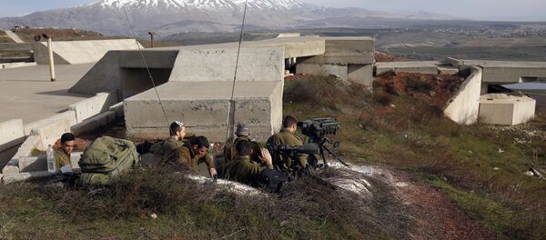 Израелски војници на положајима на Голанској висоравни у близини границе са Сиријом Израелски војници на положајима на Голанској висоравни у близини границе са Сиријом - Sputnik Србија