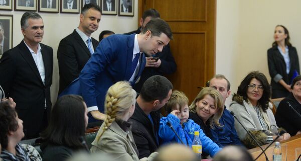 Марко Ђурић са Србима из Лапљег Села Марко Ђурић са Србима из Лапљег Села - Sputnik Србија