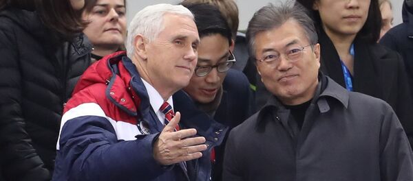 Мајк Пенс и јужнокорејски председник Мун Џае-ин Мајк Пенс и јужнокорејски председник Мун Џае-ин - Sputnik Србија