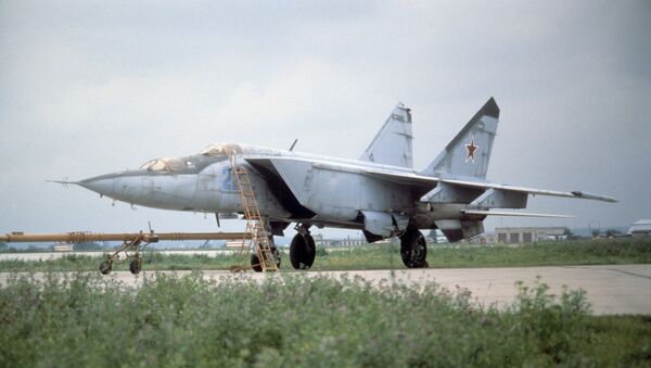 Совјетски ловац-пресретач МиГ-25 - Sputnik Србија