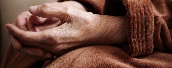 Руке старице Руке старице - Sputnik Србија