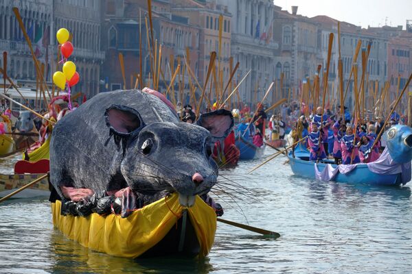 Маске и гондоле: Екстраваганција девет векова старог карневала у Венецији - Sputnik Србија