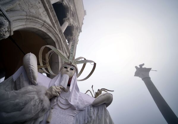 Maske i gondole: Ekstravagancija devet vekova starog karnevala u Veneciji - Sputnik Srbija