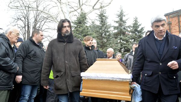 Gliumac Vojin Ćetković na sahrani Nebojše Glogovca - Sputnik Srbija