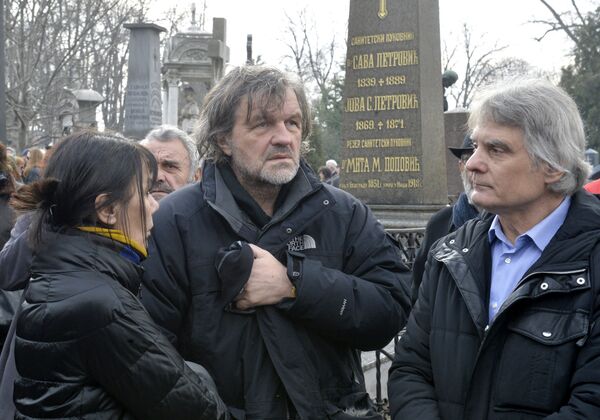 Emir Kusturica i Dule Savić na sahrani Nebojše Glogovca. - Sputnik Srbija