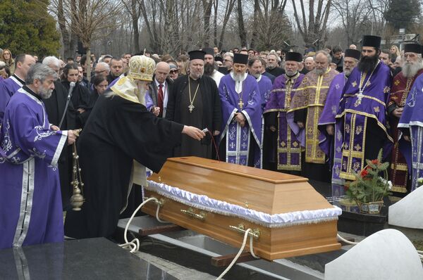 Mitropolit Amfilohije je služio opelo na sahrani Nebojše Glogovca - Sputnik Srbija