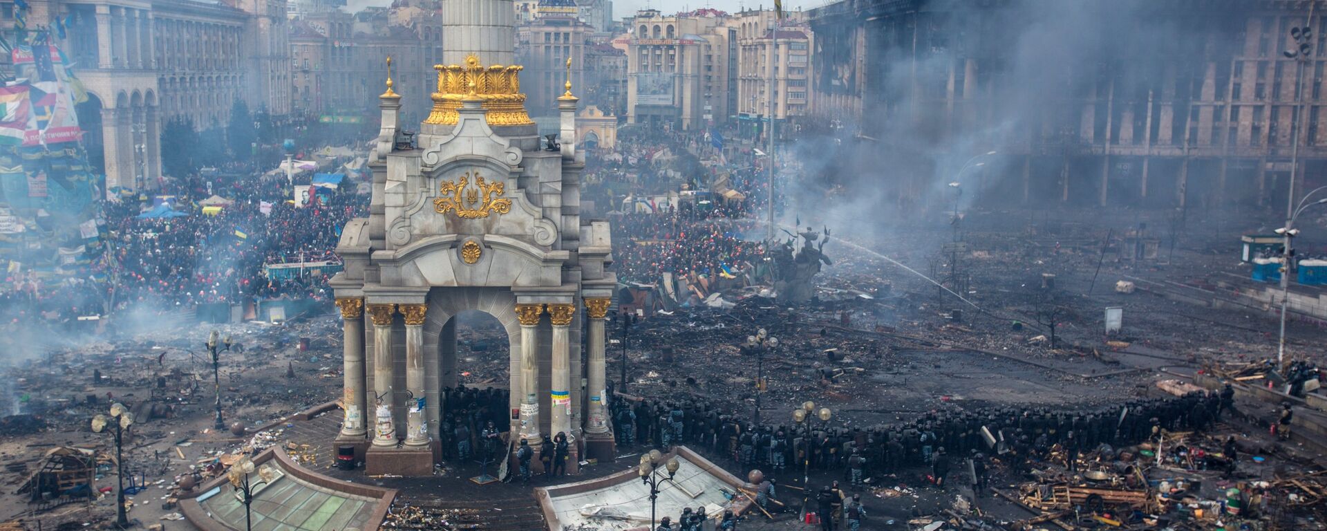 Сукоб полиције и демонстраната на Тргу назависности (Мајдану) у Кијеву  - Sputnik Србија, 1920, 22.02.2024