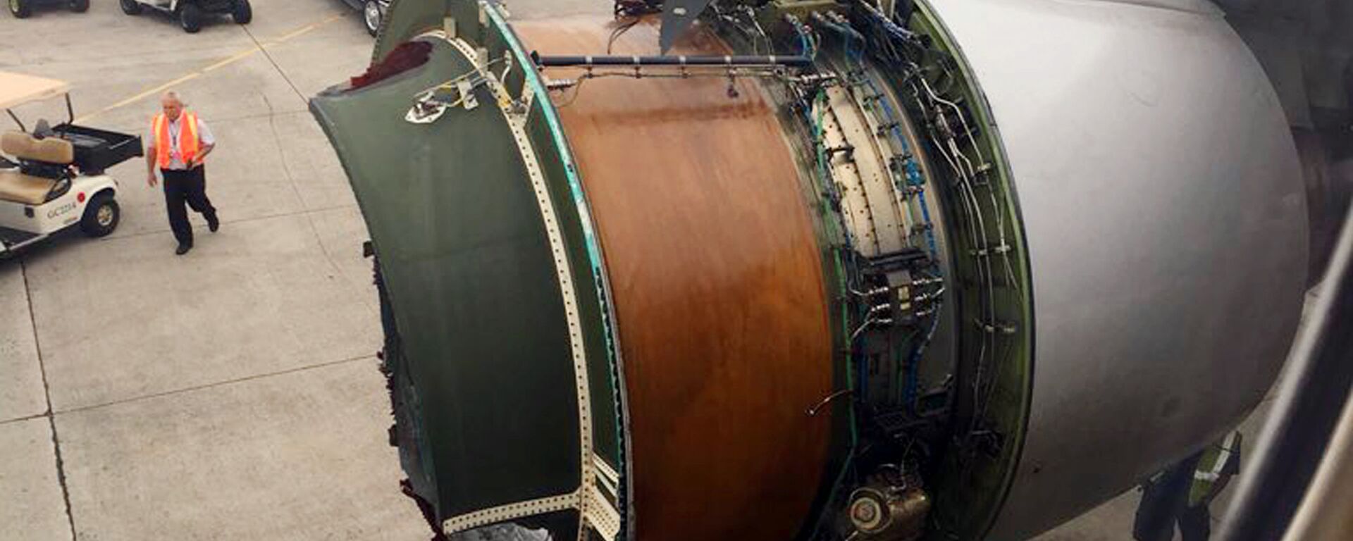Оштећени мотор авиона Боинг 777 компаније Јунајтед ерлајнс - Sputnik Србија, 1920, 07.05.2022