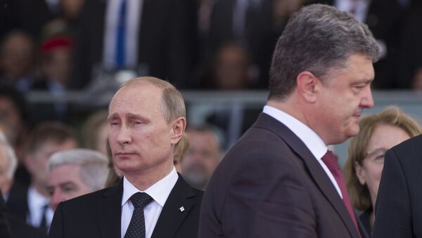 Predsednici Rusije i Ukrajine, Vladimir Putin i Petro Porošenko na svečanosti povodom iskrcavanja saveznika u Normandiji - Sputnik Srbija
