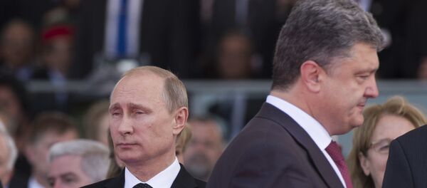 Председници Русије и Украјине, Владимир Путин и Петро Порошенко на свечаности поводом искрцавања савезника у Нормандији Председници Русије и Украјине, Владимир Путин и Петро Порошенко на свечаности поводом искрцавања савезника у Нормандији - Sputnik Србија