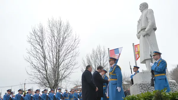 Александар Вучић и Милорад Додик полажу венце на споменик Карађорђу поводом Дана државности, Орашац - Sputnik Србија