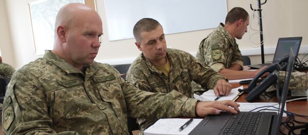 Ruski vojnici za kompjuterom - Sputnik Srbija