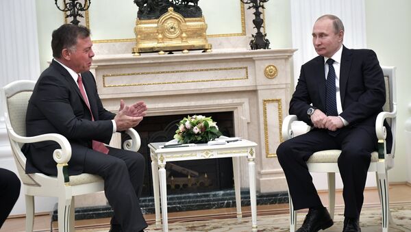 Predsednik Rusije Vladimir Putin sa kraljem Jordana Abdulahom II u Moskvi - Sputnik Srbija