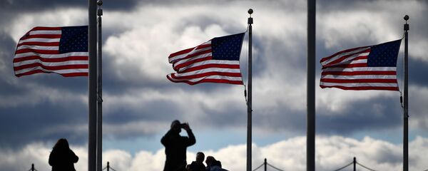 Туристы возле монумента Вашингтона в Вашингтоне Туристы возле монумента Вашингтона в Вашингтоне - Sputnik Србија