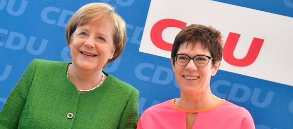 Ангела Меркел и Анегрет Крамп-Каренбауер Ангела Меркел и Анегрет Крамп-Каренбауер - Sputnik Србија