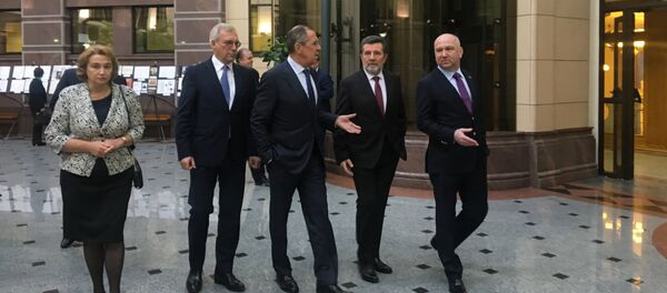 Министар спољних послова Русије Сергеј Лавров у посети нашој амбасади у Москви - Sputnik Србија