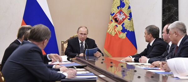 Predsednik Rusije Vladimir Putin na zasedanju Saveta bezbednosti Rusije Predsednik Rusije Vladimir Putin na zasedanju Saveta bezbednosti Rusije - Sputnik Srbija