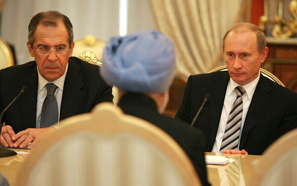 12. novembar 2007. Ministar spoljnih poslova Sergej Lavrov i ruski predsednik Vladimir Putin  tokom rusko-indijskih razgovora u Kremlju. - Sputnik Srbija