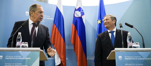 Сергеј Лавров и Карл Ерјавец Сергеј Лавров и Карл Ерјавец - Sputnik Србија