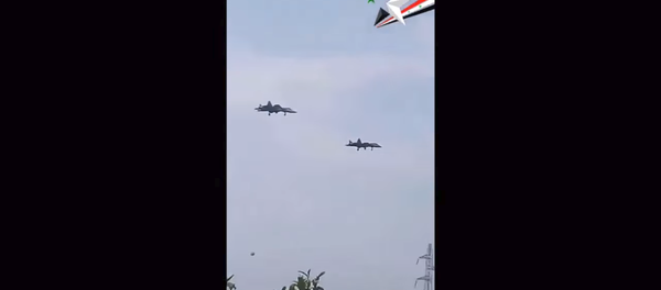 Најновији руски авиони Су-57 облећу Сирију (видео) - Sputnik Србија