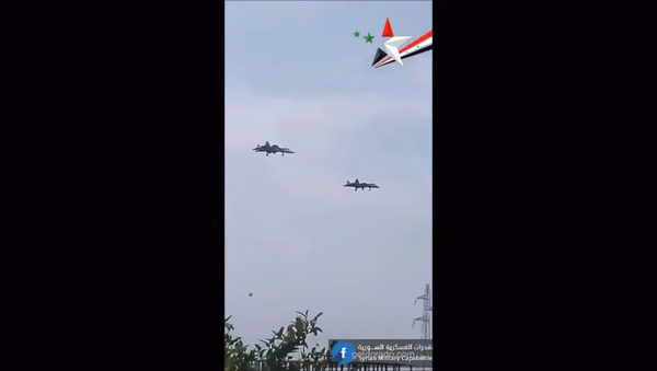 Најновији руски авиони Су-57 облећу Сирију (видео) - Sputnik Србија