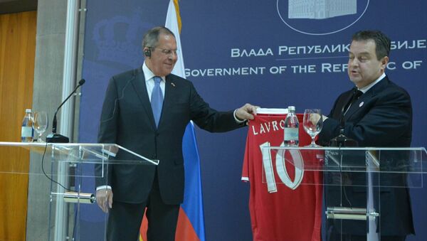 Sergej Lavrov prima dres od Ivice Dačića - Sputnik Srbija