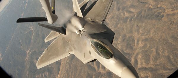 Авион Ф-22 током обуке изнад Новог Мексика Авион Ф-22 током обуке изнад Новог Мексика - Sputnik Србија