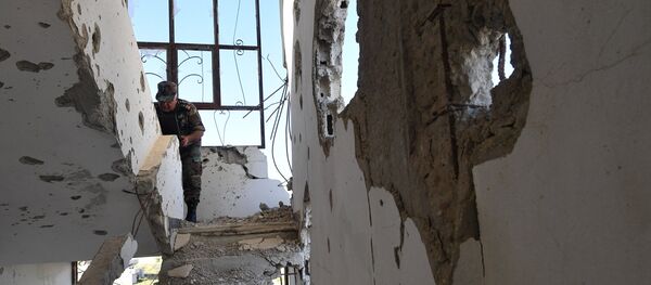 Војници сиријске војске на линији разграничења у предграђу Дамаска Источна Гута Војници сиријске војске на линији разграничења у предграђу Дамаска Источна Гута - Sputnik Србија