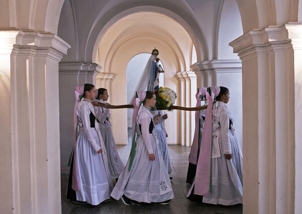 Lužičke Srpkinje u tradicionalnim nošnjama - Sputnik Srbija