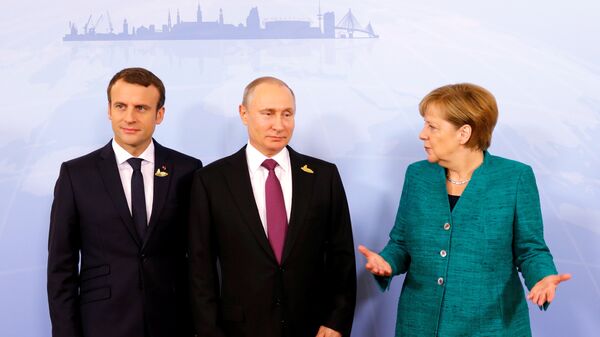Predsednik Francuske Emanuel Makron, predsednik Rusije Vladimir Putin i nemačka kancelarka Angela Merkel na sastanku lidera G20 u Hamburgu - Sputnik Srbija