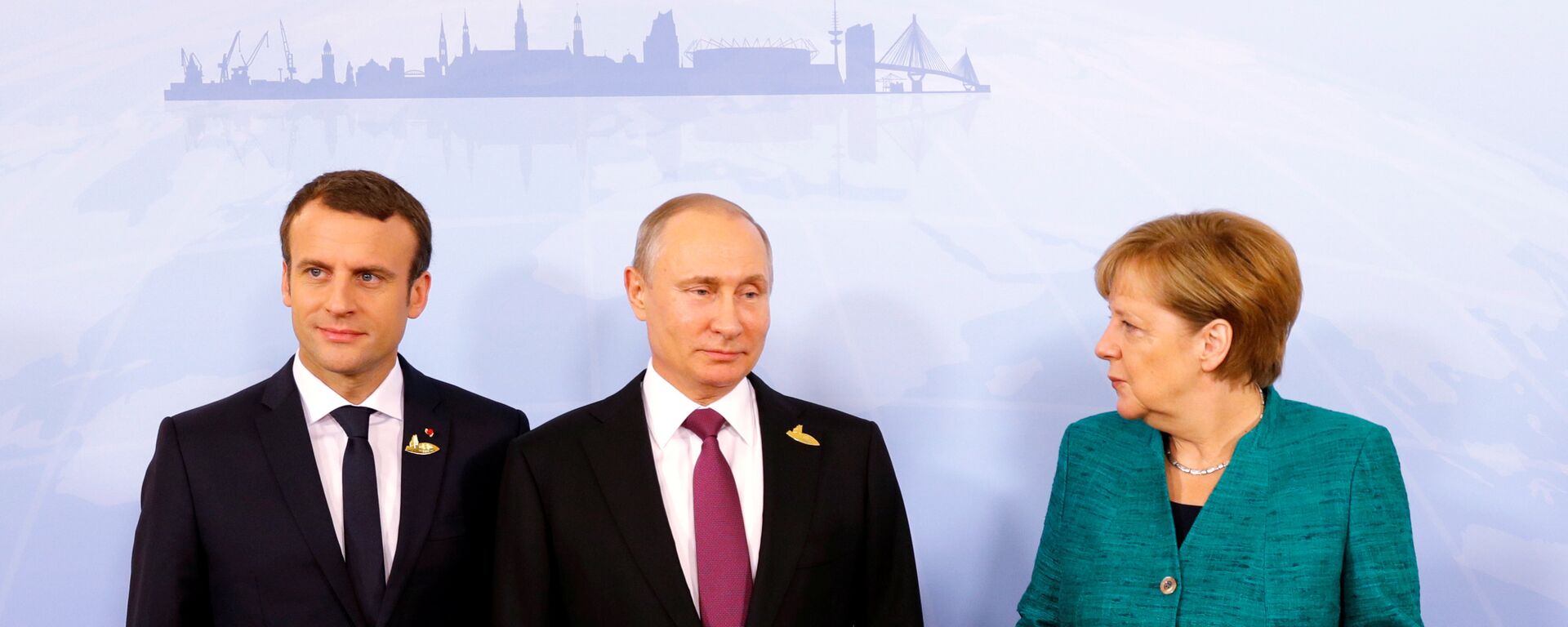 Predsednik Francuske Emanuel Makron, predsednik Rusije Vladimir Putin i nemačka kancelarka Angela Merkel na sastanku lidera G20 u Hamburgu - Sputnik Srbija, 1920, 11.10.2021