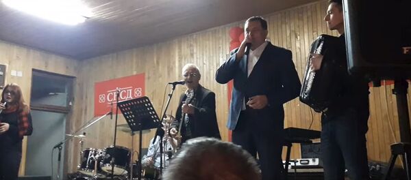 Milorad Dodik peva Milorad Dodik peva - Sputnik Srbija