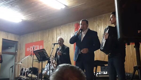 Milorad Dodik peva - Sputnik Srbija
