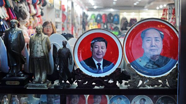 Актуелни и некадашњи лидери Кине - Си Ђинпинг и Мао Цедунг - Sputnik Србија