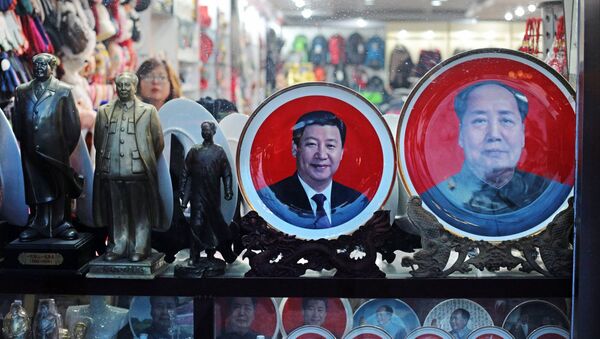 Aktuelni i nekadašnji lideri Kine - Si Đinping i Mao Cedung - Sputnik Srbija