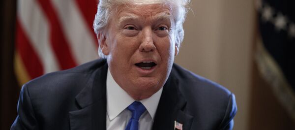 Президент США Дональд Трамп во время встречи с законодателями по вопросам иммиграционной политики в Белом доме - Sputnik Србија