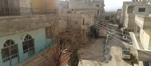 Humanitarni koridor između Damaska i Istočne Gute u oblasti izbegličkog kampa Vafidin u Siriji Humanitarni koridor između Damaska i Istočne Gute u oblasti izbegličkog kampa Vafidin u Siriji - Sputnik Srbija