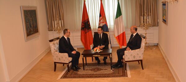 Министар спољних послова Ивица Дачић  састао се са министрима иностраних послова Италије и Албаније, Анђелином Алфаном и Дитмиром Бушатијем у Вили Мир. - Sputnik Србија