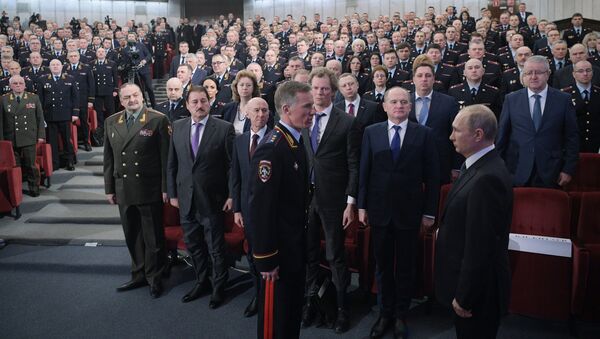Руски председник Владимир Путин пред припадницима Министарства унутрашњих послова Русије - Sputnik Србија