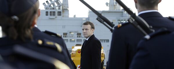 Председник Француске Емануел Макрон са војском Француске - Sputnik Србија