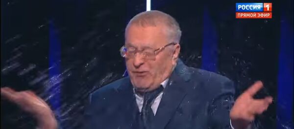 Ruski predsednički kandidat Vladimir Žirinovski tokom televizijske debate Ruski predsednički kandidat Vladimir Žirinovski tokom televizijske debate - Sputnik Srbija