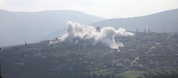 Дим се вије у делу Африна у Сирији - Sputnik Србија