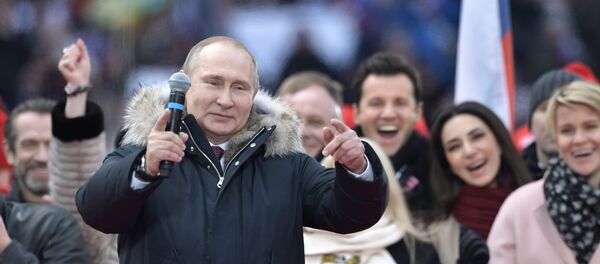 Кандидат за председника Русије Владимир Путин на митингу подршке За јаку Русију у Москви Кандидат за председника Русије Владимир Путин на митингу подршке За јаку Русију у Москви - Sputnik Србија