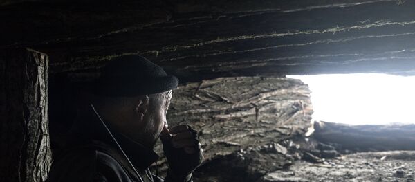 Војник ДНР у селу Јасно у Доњецкој области Војник ДНР у селу Јасно у Доњецкој области - Sputnik Србија