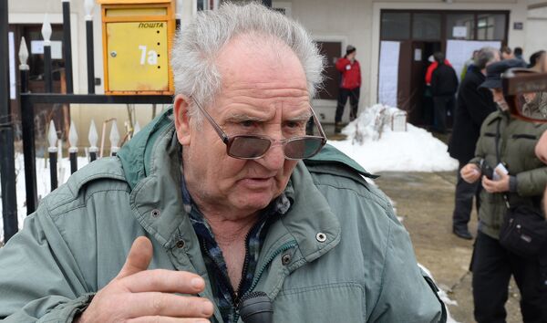 Petar Mladenović ispred svoje kuće na Zvezdari Petar Mladenović ispred svoje kuće na Zvezdari - Sputnik Srbija