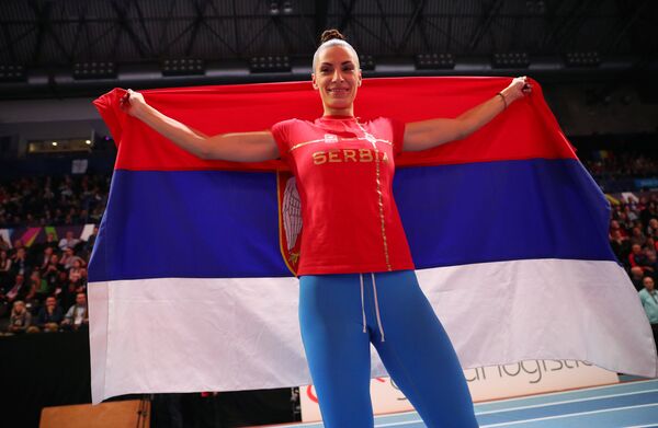 Ивана Шпановић слави светско злато са заставом Србије. - Sputnik Србија