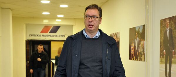 Predsednik Srbije Aleksandar Vučić dolazi u izborni štab SNS Predsednik Srbije Aleksandar Vučić dolazi u izborni štab SNS - Sputnik Srbija